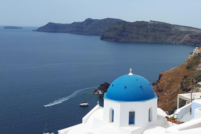 Amazing sightseeing in Santorini - Stop 3: Red Beach and the real drama of volcanic color