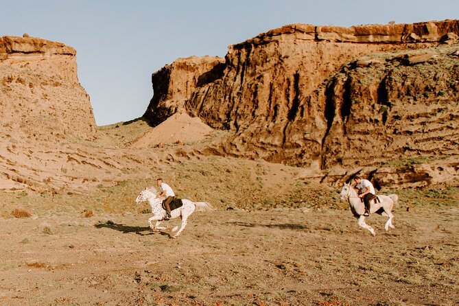 Beach Gallop - Horse Riding Safari for Experienced Riders - Cliffside Top Views Over the Caldera and Volcano