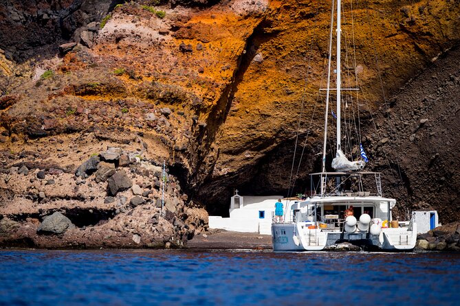 Beautiful Day Catamaran Caldera Cruise incl. Meal & Drinks - Price and value at about $114.89 per person