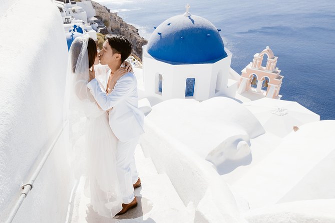 Exclusive Photo Session - 1hour - Booking a Golden Hour in Oia, morning or sunset