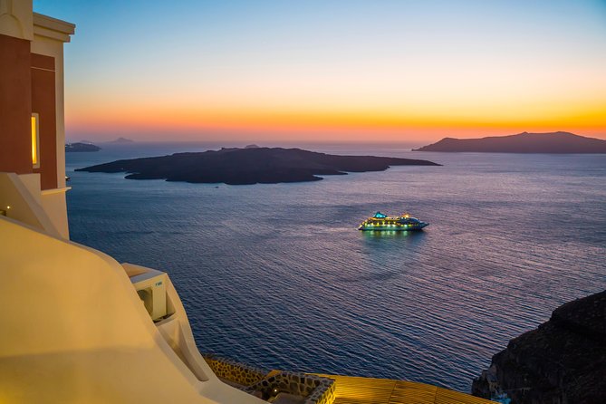 Explore Santorini with a Local - 4 Hours Private Tour - The driver, the minivan, and why comfort matters on Santorini