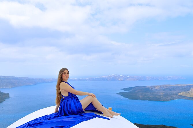 Flying Dress Photoshoot Experience in Santorini with pick up - Where the Photos Happen, and Why Less Crowds Help the Result