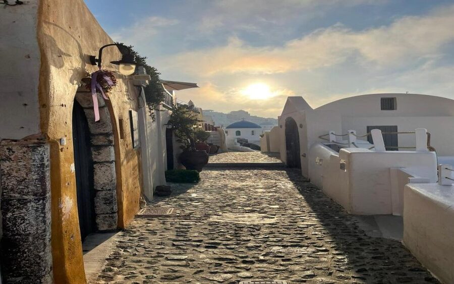 From Santorini: Guided Oia Morning Tour with Breakfast - Getting Oriented in Thera: Pickup That Sets the Tone