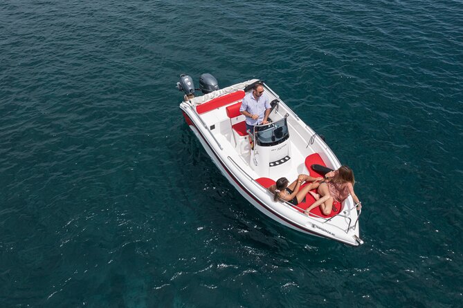 Full Day Boat Rental Without a License in Santorini - Self-captaining a 17-foot boat in Santorini, no license needed