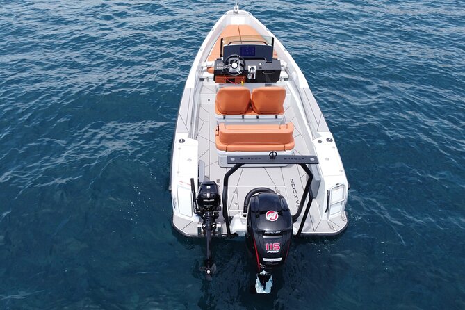 Full Day Rental in Santorini with Saxdor Luxury Boat - The boat setup: what is included (and what it means for your comfort)
