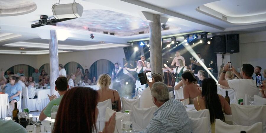 Kamari: Greek Show, Buffet Dinner, and Drinks at Dimitris - Live Bouzouki Music and Traditional Dances, Plus Crowd Participation