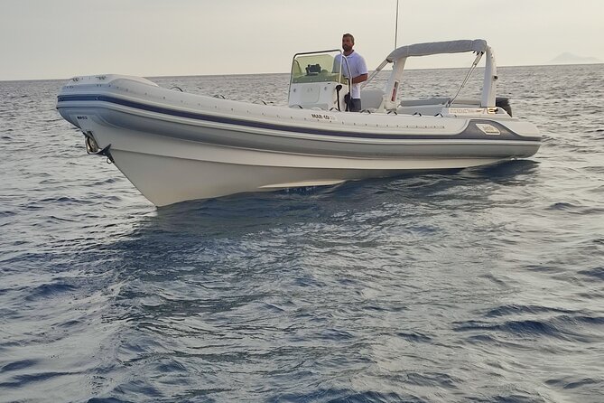 Morning or Afternoon 3hour Private boat Tour in Santorini - Getting there: Ammoudi meeting point and pickup reality check