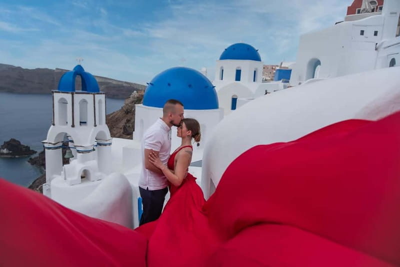 Oía: Santorini Professional Photoshoot with Edited Photos - Practical limitations: who this is best for, and who should rethink it