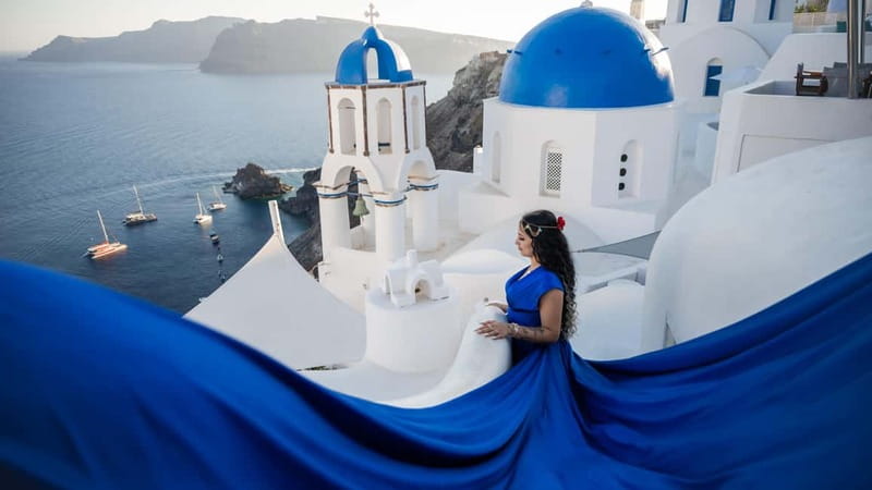 Oía: Santorini Professional Photoshoot with Edited Photos - The 30-minute flow, what you will actually do during the shoot