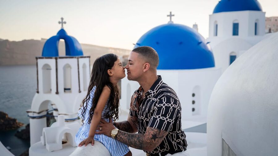 Oía: Santorini Professional Photoshoot with Edited Photos - What to pack and wear for sharp, flattering results