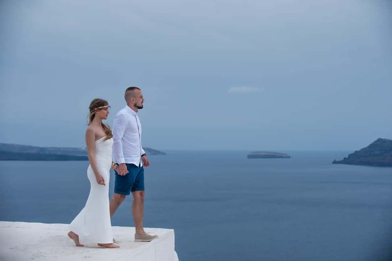 Oía: Santorini Professional Photoshoot with Edited Photos - Price and value for a private group up to 5