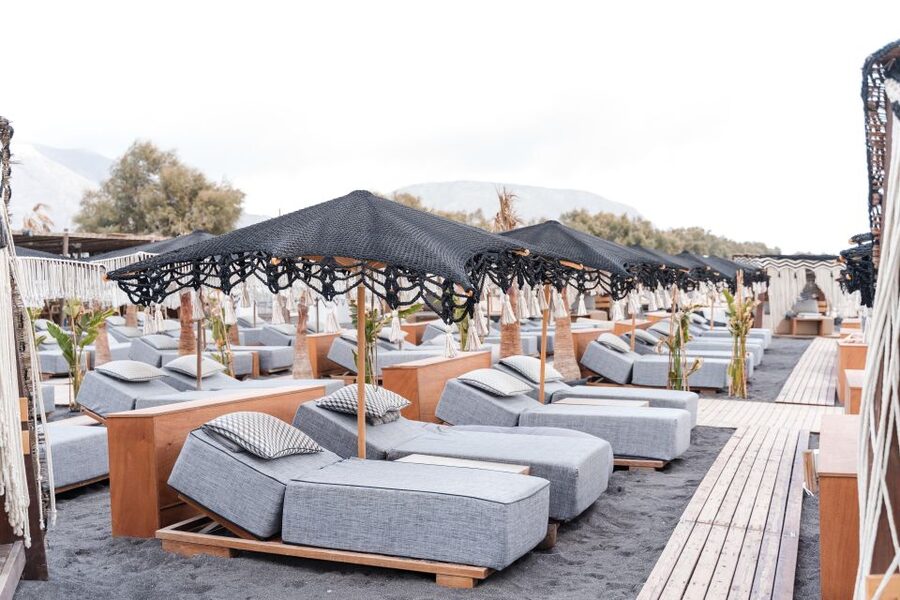 Perivolos Beach: Sun-Bed Experience FortyOne Bar Restaurant - FortyOne on Perivolos, what makes this beach day work