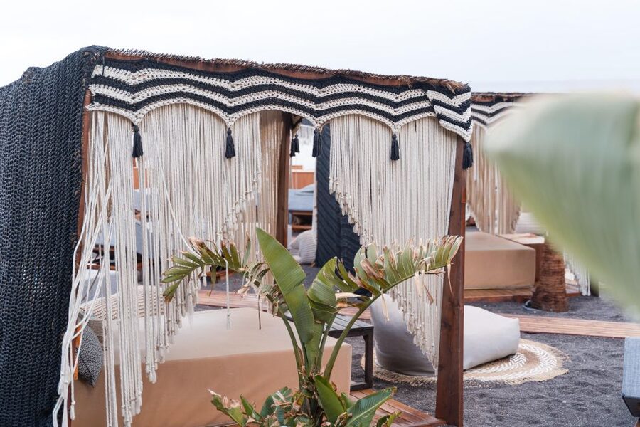 Perivolos Beach: Sun-Bed Experience FortyOne Bar Restaurant - Comfort logistics: towels, showers, and where to reset during the heat