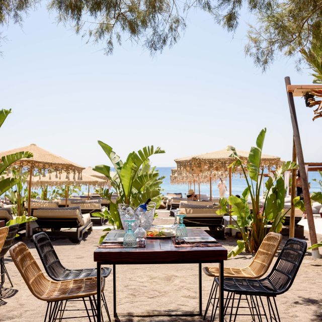 Perivolos Beach: Sun-Bed Experience FortyOne Bar Restaurant - Views and photos: the Instagram factor without the stress