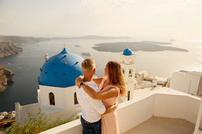 Personal Travel and Vacation Photographer Tour in Santorini - Entering Santorini through a camera pro, not a guess
