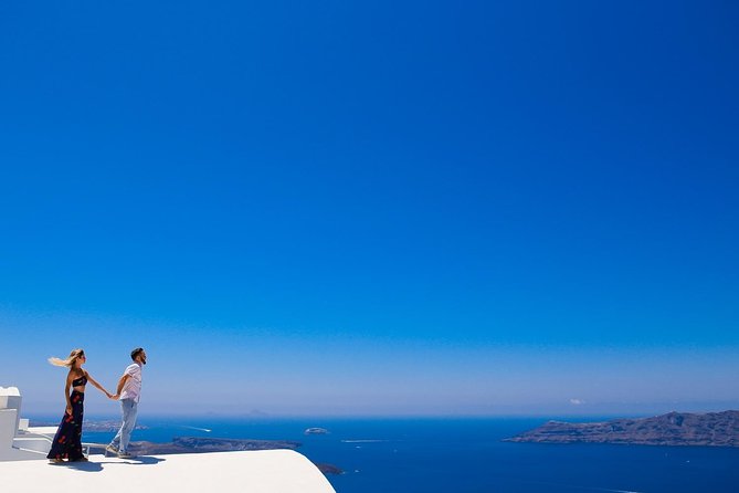 Personal Travel and Vacation Photographer Tour in Santorini - Stop 2: Oia main street for classic Santorini angles