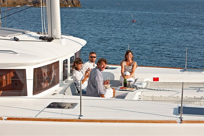 Premium Santorini Private Day Tour Elba 45, BBQ, drinks, transfer - White Beach BBQ on board: where the meal becomes part of the fun