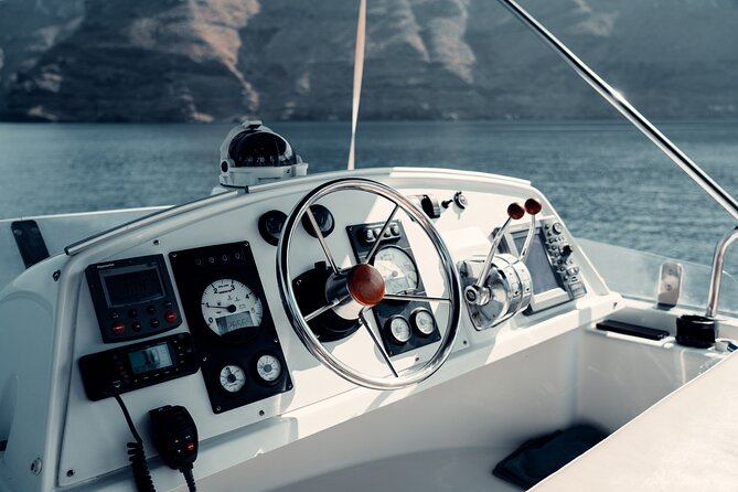 Private Caldera Cruise with Power Catamaran ENJOY incl. Meal & Drinks - White Beach and Red Beach: How the Swim Stops Fit Together