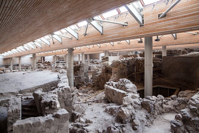 Private Guided Tour of Akrotiri Excavations in Santorini - The eruption story: why Akrotiri stayed preserved