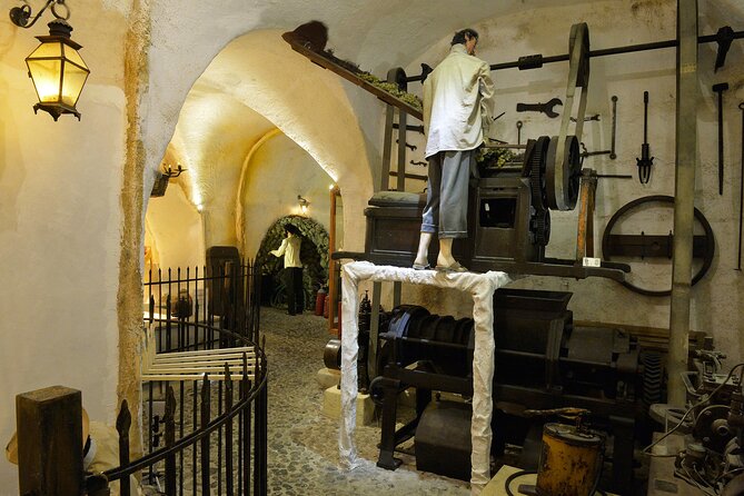 Private Half Day Tour with Wine Tasting in Santorini - Pickup, Vehicle Comfort, and the Simple Start at Thira Port