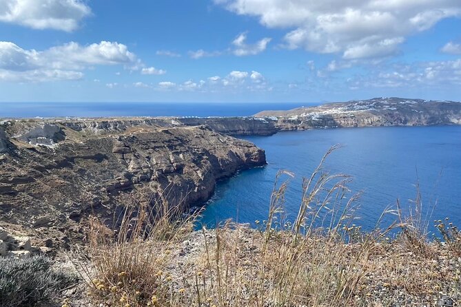 Private Santorini Highlights Tour – Scenic Views & Local Insight - Stop 1: Oia old market and the photo-game plan
