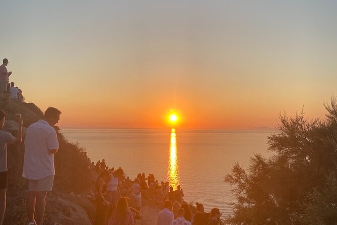 Private Santorini Highlights Tour – Scenic Views & Local Insight - Stop 2: Imerovigli for raw views and eruption context