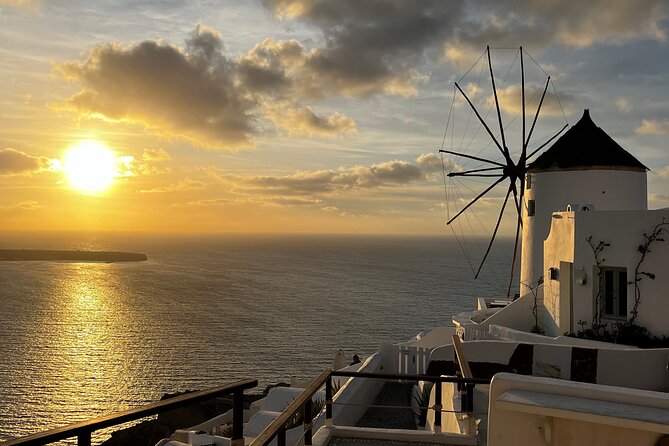 Private tour experience in Santorini island - Firostefani and the blue-white rule from 1967 to 1974