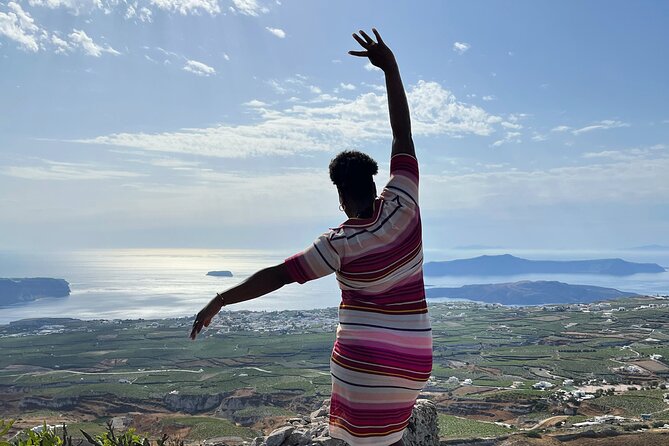 Private tour experience in Santorini island - Perissa and Perivolos: black sand, blue water, and a longer coastline