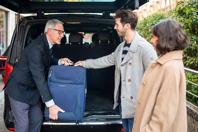 Private Transfers in Santorini Airport, Port and Hotels - Licensed drivers and punctual service in Santorini timing