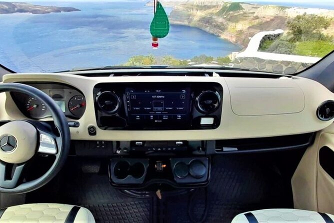 Private Transportation from Airport to Oia - Price per group: when $93.09 becomes a smart move