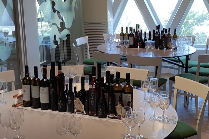 Private Wine Tour in 3 Wineries with 12 Wine Tastings and Tapas - Venetsanos Winery: Gravity-Fed Wine and Caldera Sunset Views