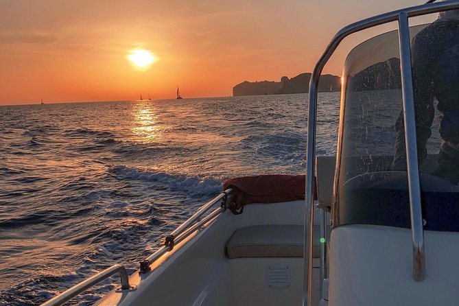Rent a Boat in Santorini without a License - Why rent a boat here with no license at all
