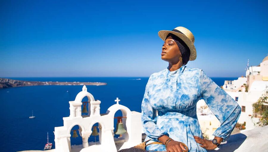Santorini: 40-Minute Oia Photoshoot - Photo Time in Oia: Iconic Views Without the Guesswork