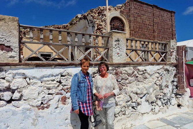 Santorini: 6hr Private Tour with Olive Oil, Beer or Wine Tasting - Stop 3: Vlychada for rugged cliffs near the beach
