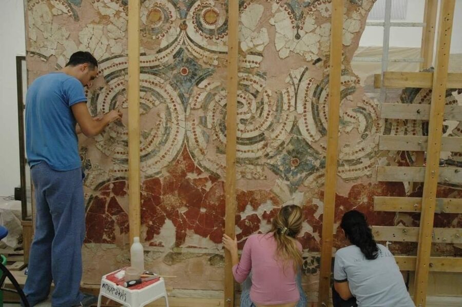 Santorini: Akrotiri Private Guided Tour with Hotel Pick-Up - Price and Value: $377 for Up to 4, Plus the Entrance Fee