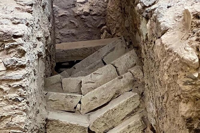 Santorini , Akrotiri tour by a licensed guide - Finding Akrotiri: meeting point, timing, and how to plan your day