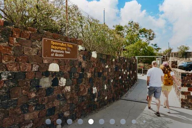 Santorini , Akrotiri tour by a licensed guide - Price and what it really costs: $213 per group plus entry