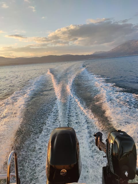 Santorini Boat Cruise -License Free- - Service level: clear instruction is the hidden hero