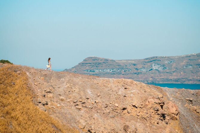 Santorini: Boat tour to Volcano, Hot Springs & Thirasia island - Thirassia free time: quiet Cycladic lanes and a real contrast