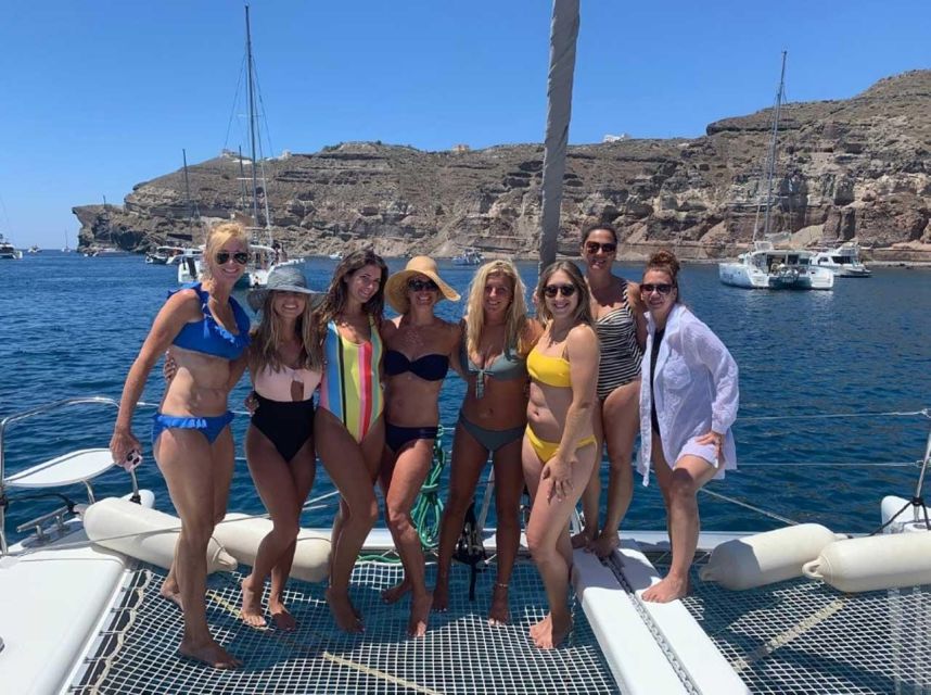 Santorini: Caldera Cruise with Greek Meal and Transfer - Lunch on Board: What the Greek Meal Actually Delivers