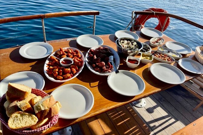 Santorini Caldera Day Traditional Cruise with Meal and Drinks - Pickup, timing, and how a 10:00 am start affects your plans