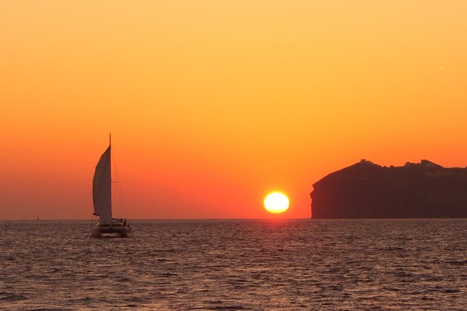 Santorini Caldera Sailing Tour with BBQ Lunch and Drinks - Palea Kameni and Nea Kameni: Volcanic Islands and Warm Springs Time