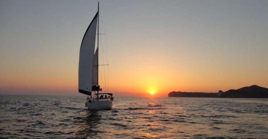 Santorini Caldera: Sunset Sailing Cruise with Meal - Key things to know before you book