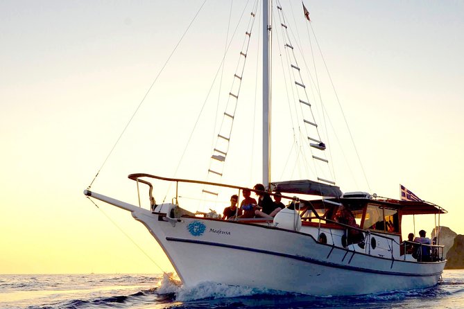 Santorini Caldera Sunset Traditional Cruise with Meal and Drinks - Akrotiri’s clifftop lighthouse and the photo-stop rhythm