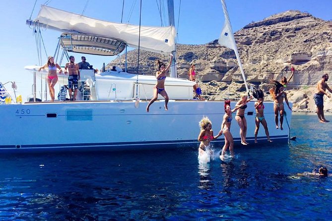 Santorini Catamaran Cruise with Fresh Meal and Open Bar - Nea Kameni and the Active Volcano Zone: Seeing the Cause, Not Just the Effect