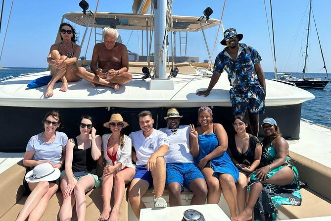 Santorini Catamaran Cruise: with Lunch, BBQ, Open Bar, Transfers - Why the Vlychada catamaran format works on Santorini
