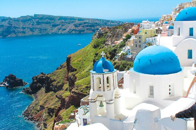 Santorini Classic Highlights and Sightseeing Private Tour - Perissa black sand beach: how to use your final stop well