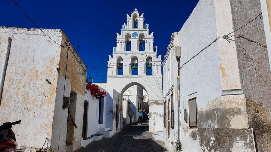 Santorini Cultural Villages and Akrotiri Ruins Private Tour - Getting Picked Up in Thera, Then Rolling in an Air-Conditioned Van