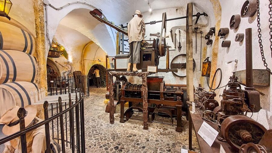 Santorini: Culture & Highlight Tour with Wine Tasting - Underground Koutsogiannopoulos Wine Museum and Volcanic Tasting