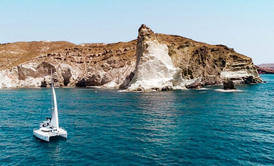 Santorini: Day Cruise with Meal & Open Bar - Lunch On Board: Mezedes, BBQ, Vegetarian Option, And Dessert